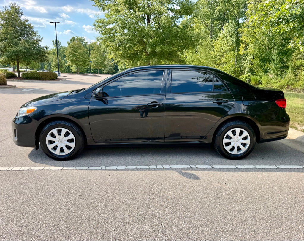 2013 Toyota Corolla Image 8