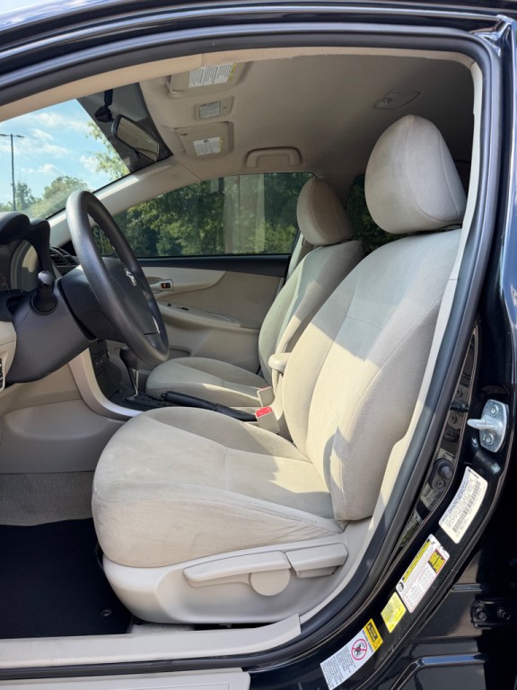 2013 Toyota Corolla Image 10