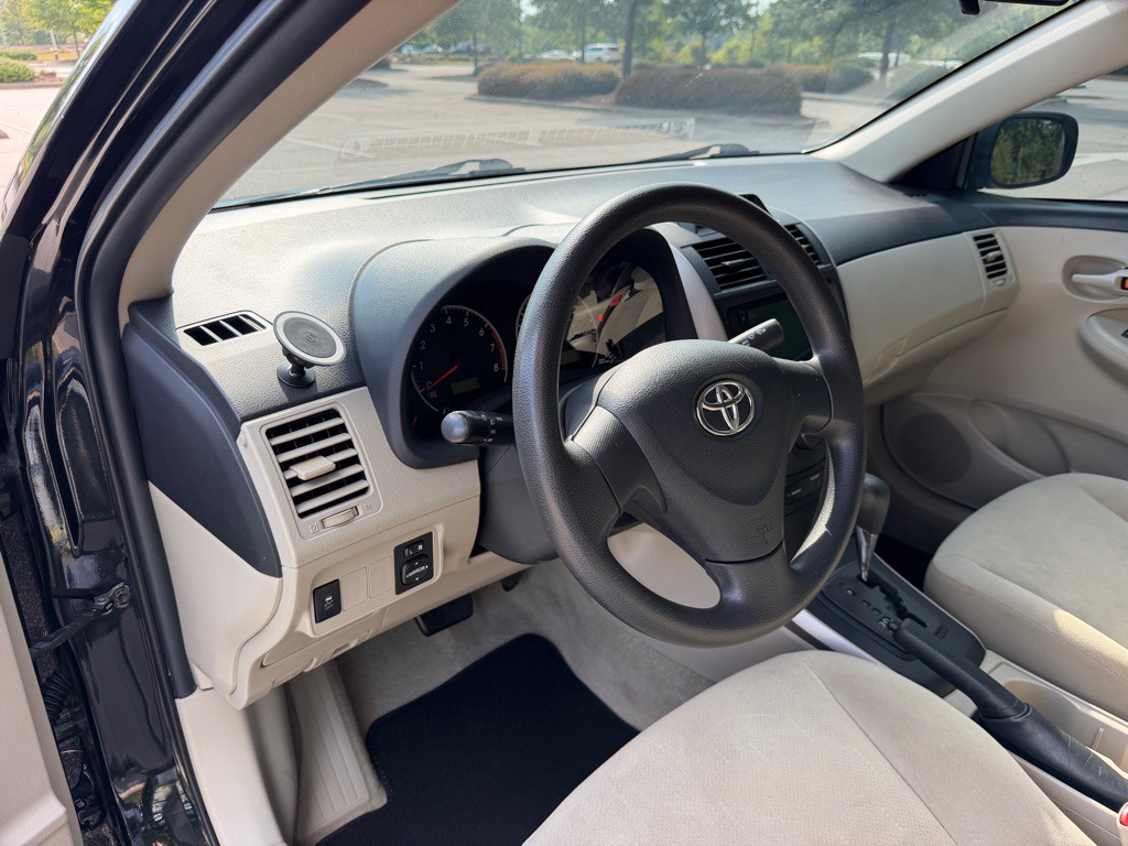 2013 Toyota Corolla Image 12