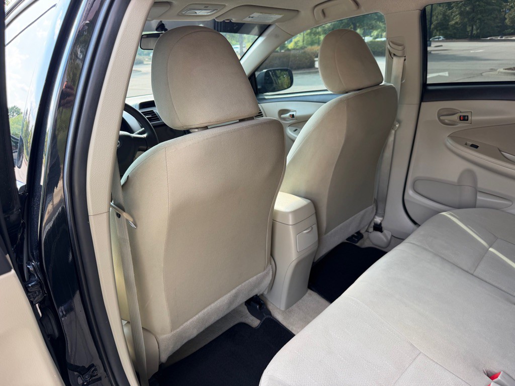 2013 Toyota Corolla Image 16