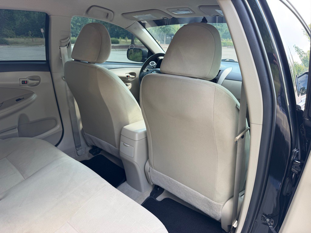 2013 Toyota Corolla Image 24