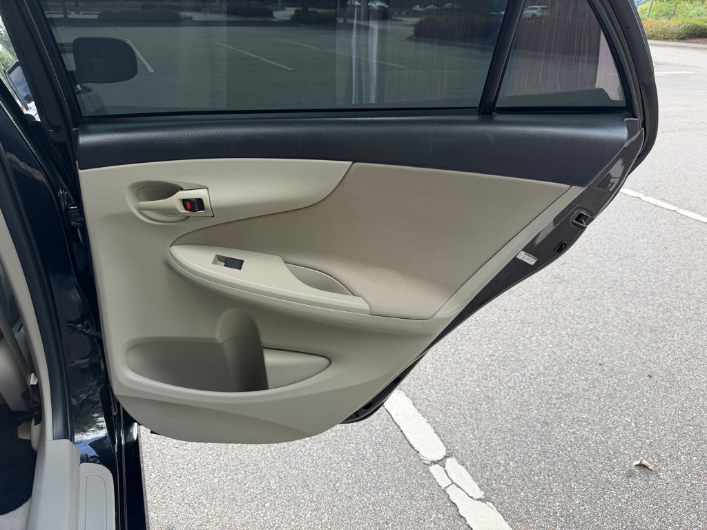 2013 Toyota Corolla Image 25