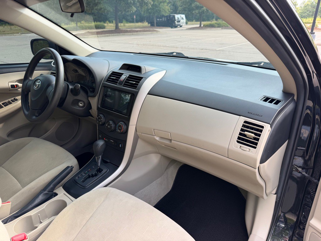 2013 Toyota Corolla Image 28