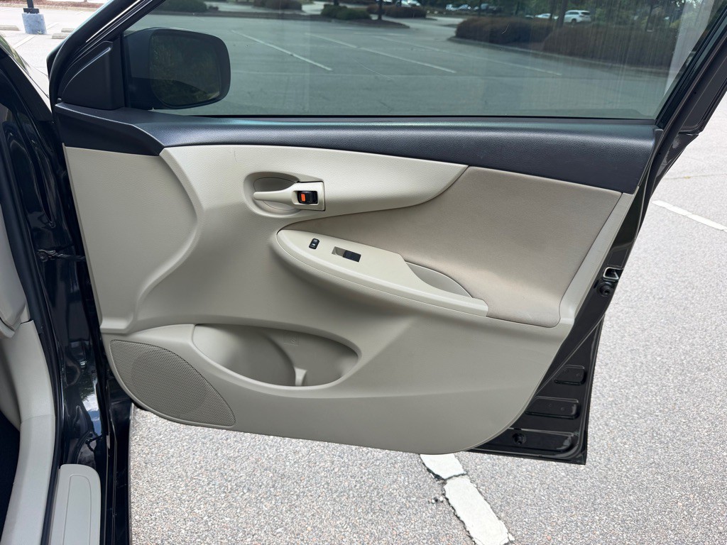 2013 Toyota Corolla Image 29