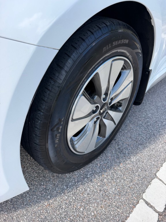 2017 Kia Optima Image 9