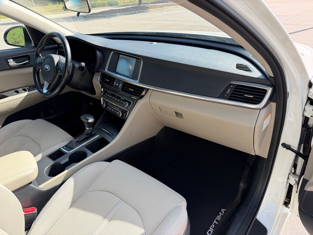 2017 Kia Optima Image 28