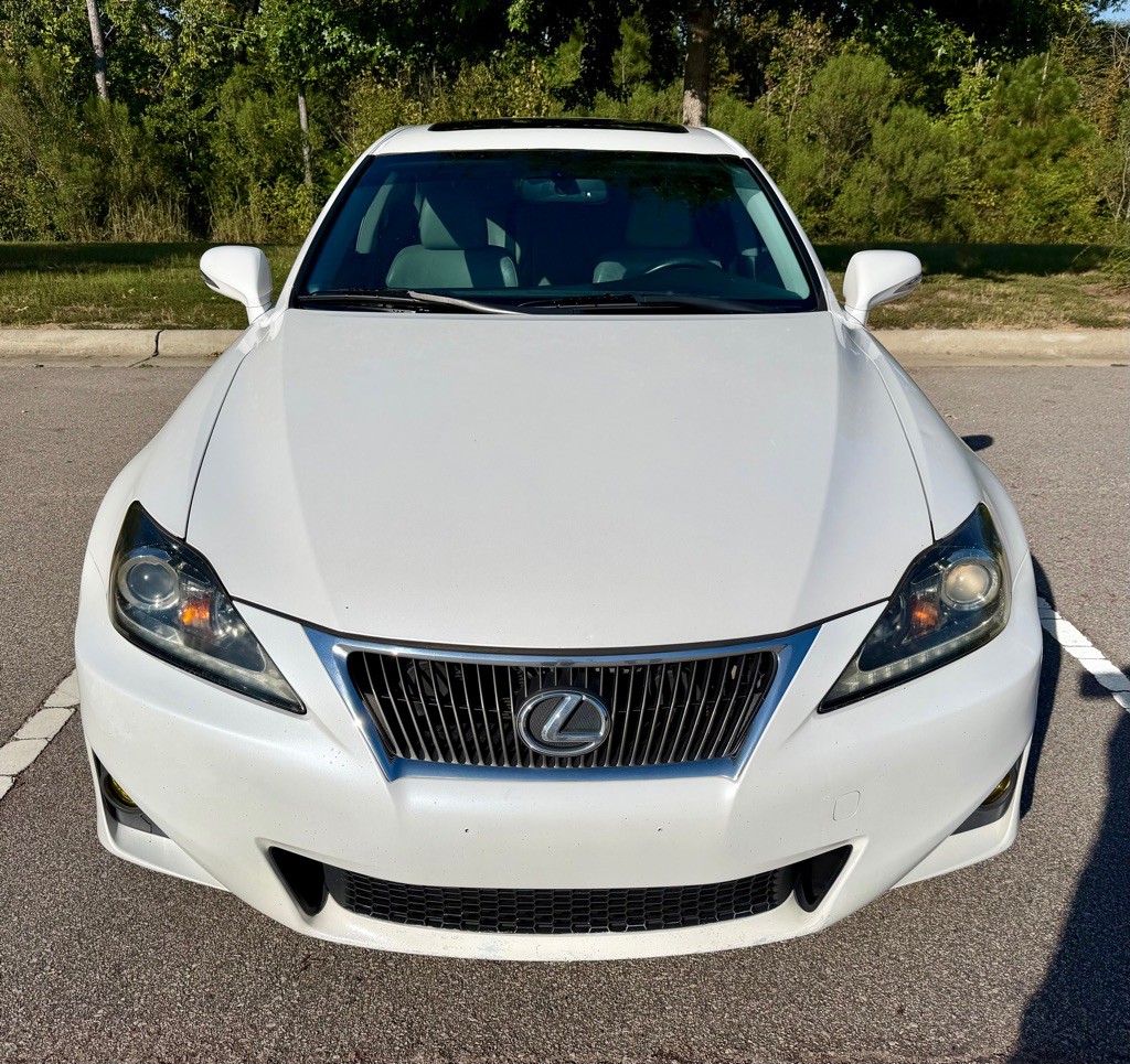 2011 Lexus IS Image 2