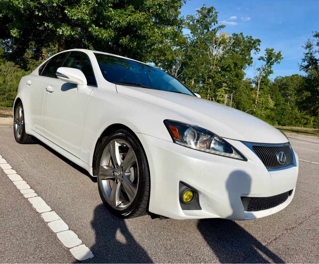 2011 Lexus IS Image 3