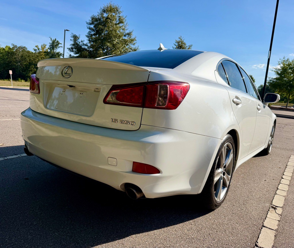 2011 Lexus IS Image 5