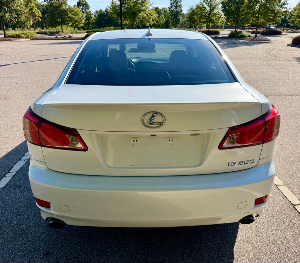 2011 Lexus IS Image 6