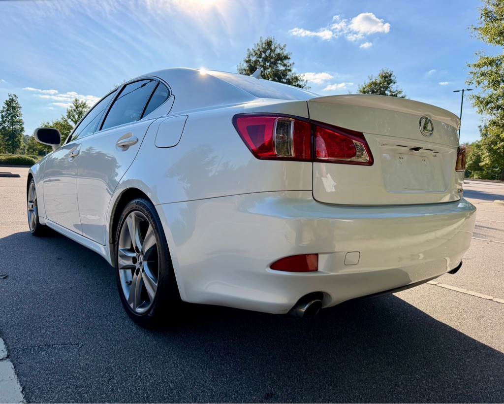 2011 Lexus IS Image 7