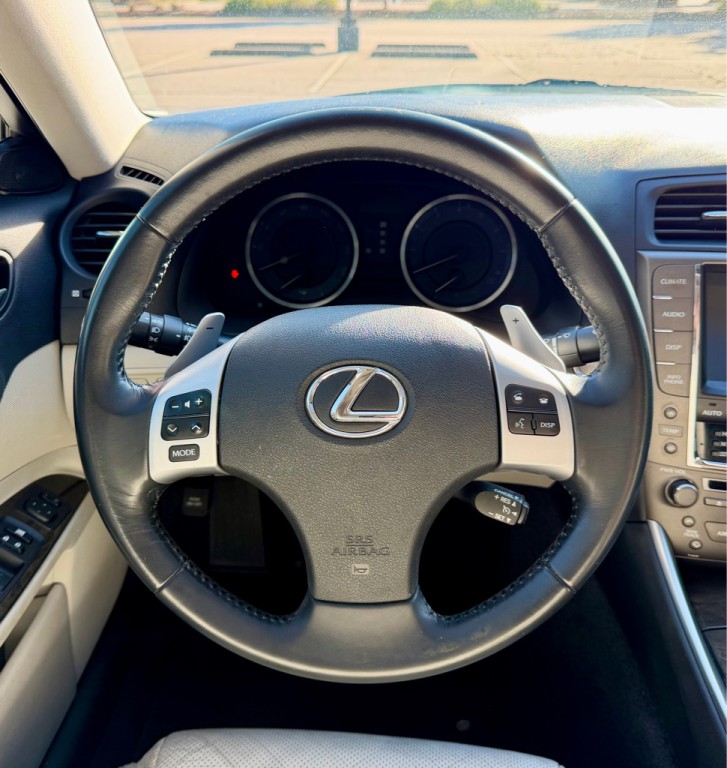 2011 Lexus IS Image 18