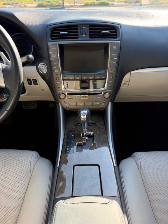 2011 Lexus IS Image 19