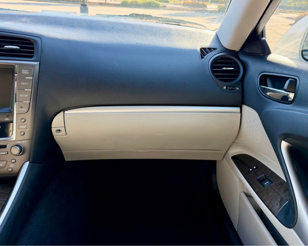 2011 Lexus IS Image 20