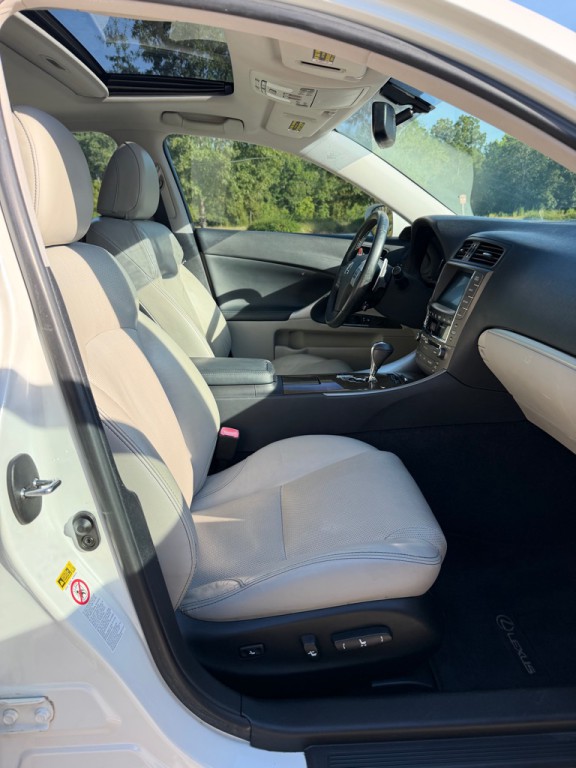 2011 Lexus IS Image 25