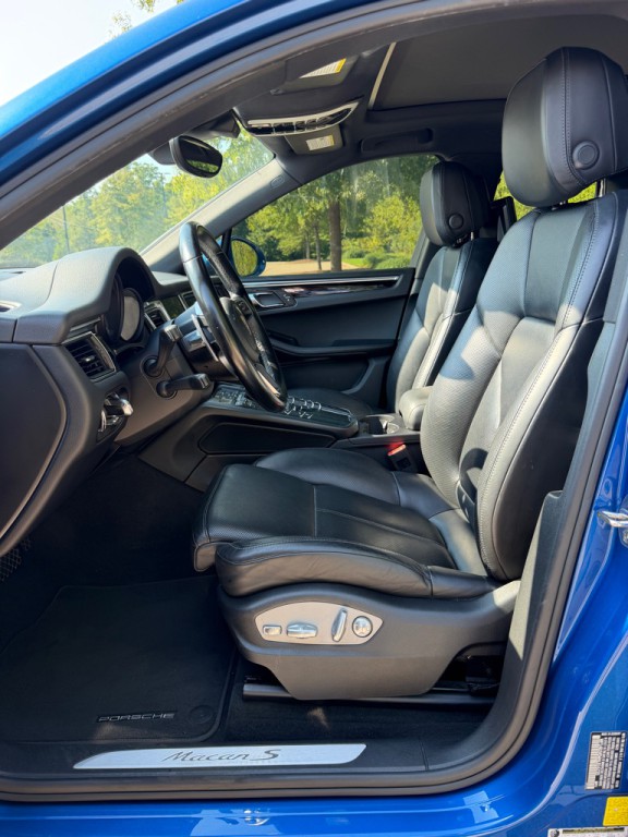 2017 Porsche Macan Image 10