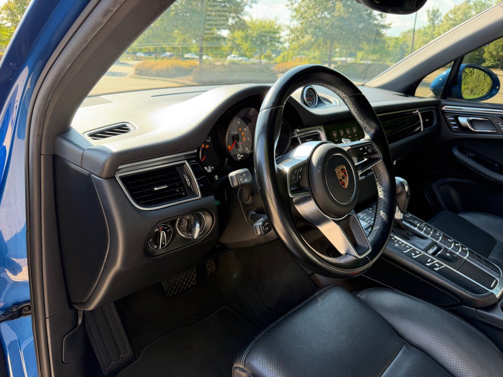 2017 Porsche Macan Image 12