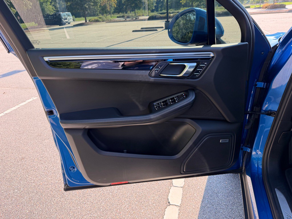 2017 Porsche Macan Image 13