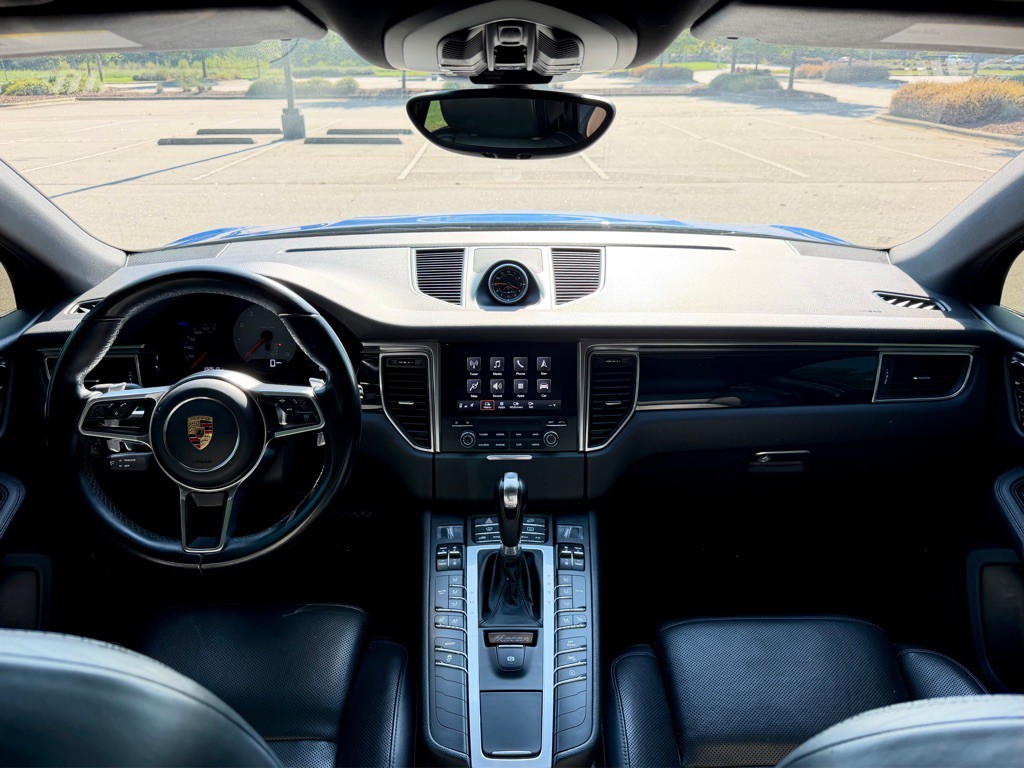 2017 Porsche Macan Image 18