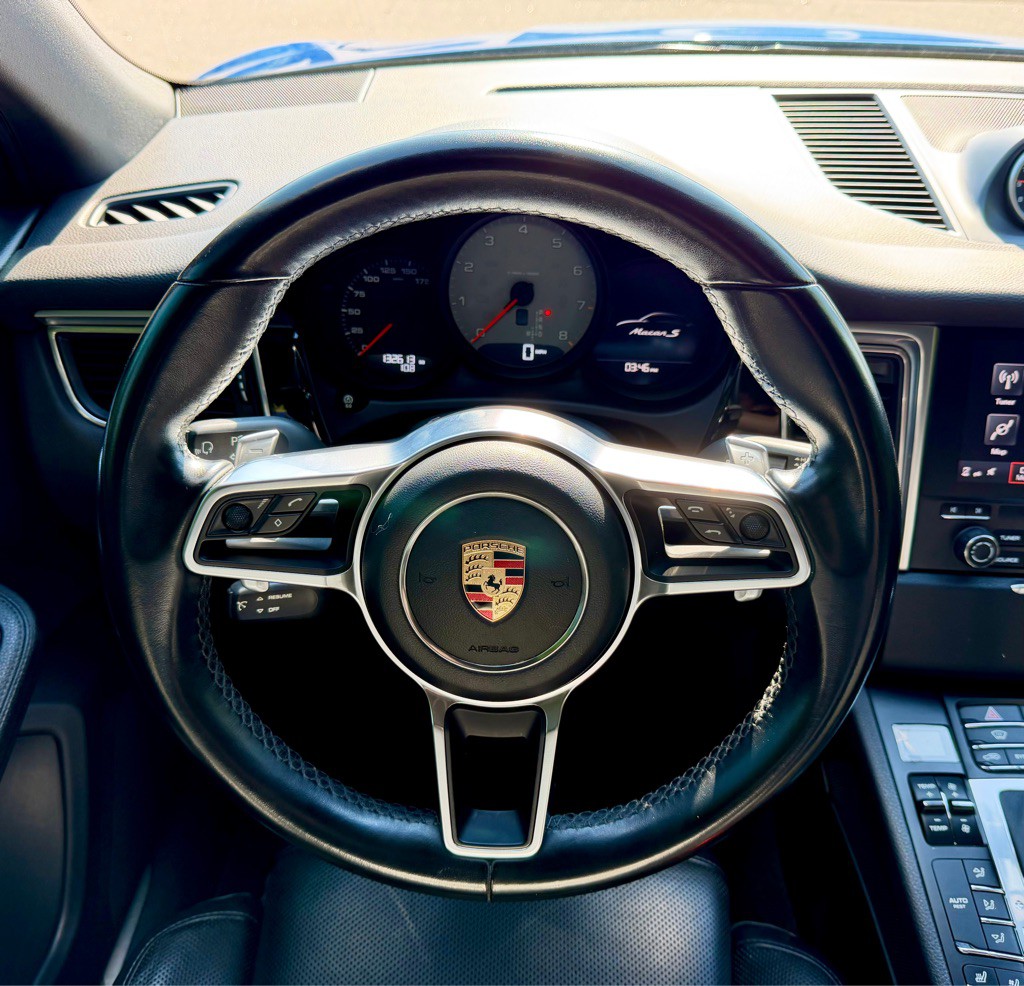 2017 Porsche Macan Image 19