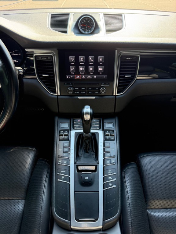 2017 Porsche Macan Image 20