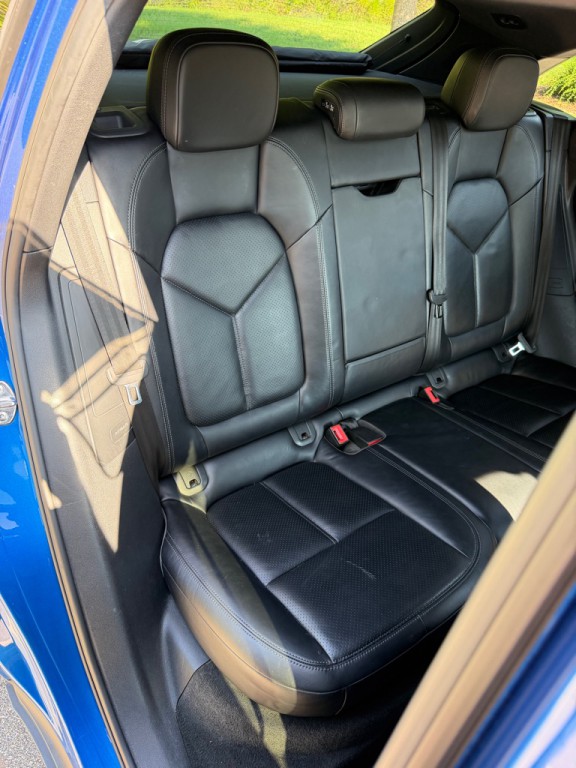 2017 Porsche Macan Image 23