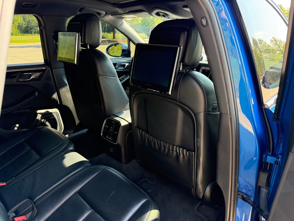 2017 Porsche Macan Image 24