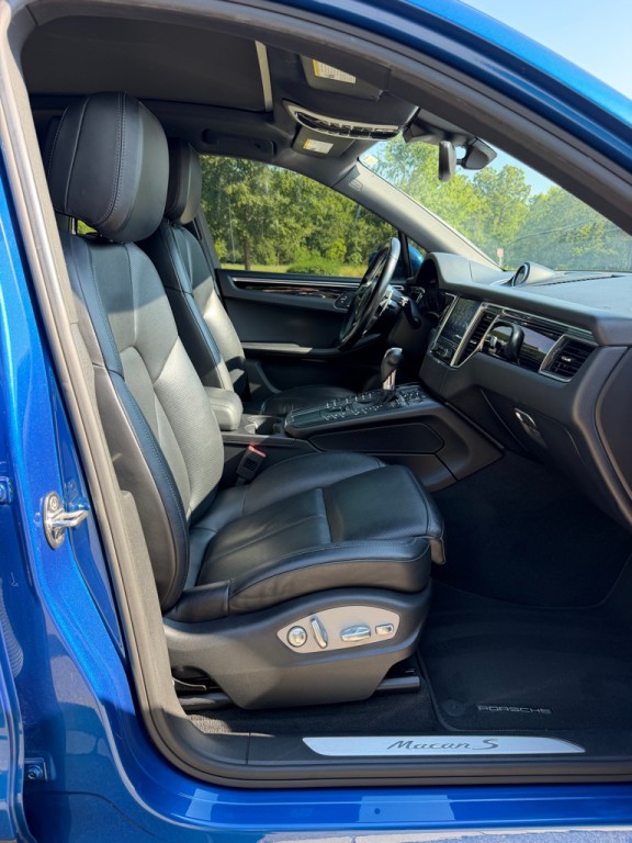 2017 Porsche Macan Image 27