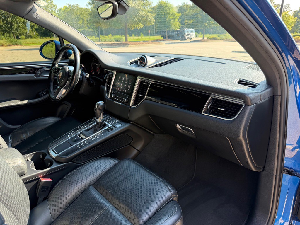 2017 Porsche Macan Image 29