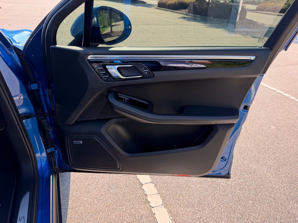 2017 Porsche Macan Image 30