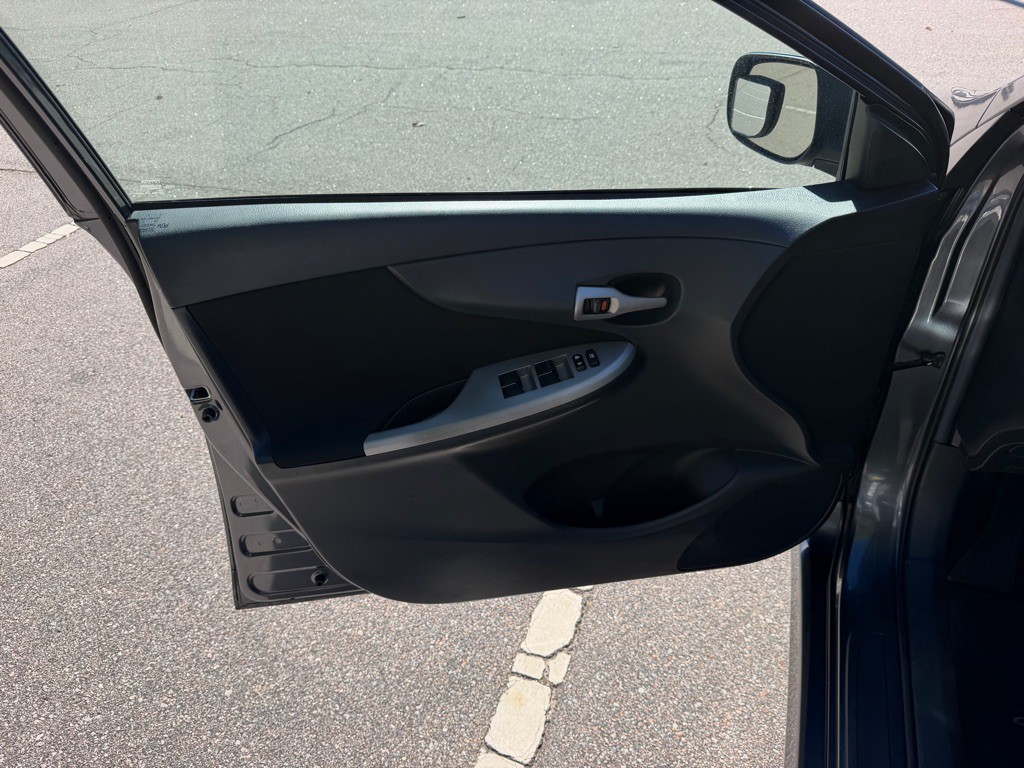 2013 Toyota Corolla Image 12