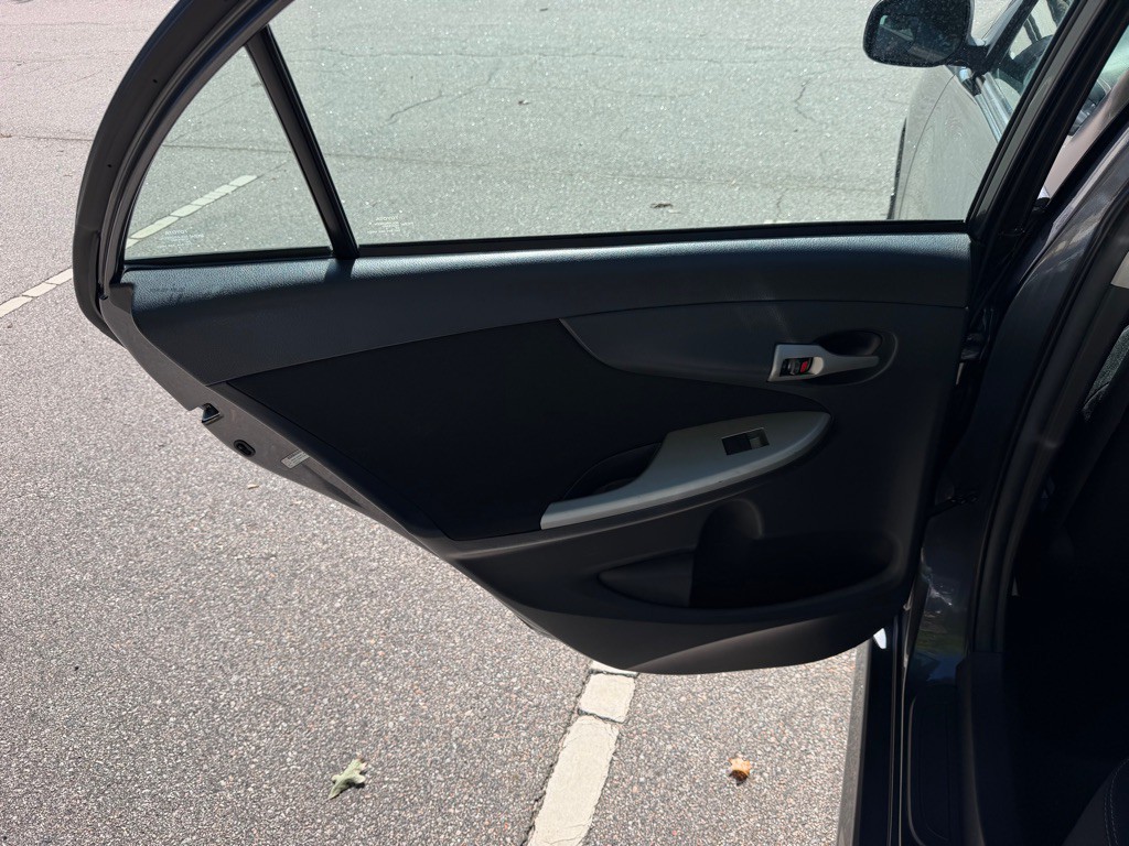 2013 Toyota Corolla Image 16
