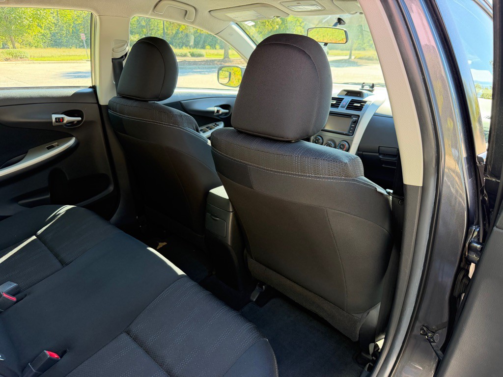 2013 Toyota Corolla Image 23
