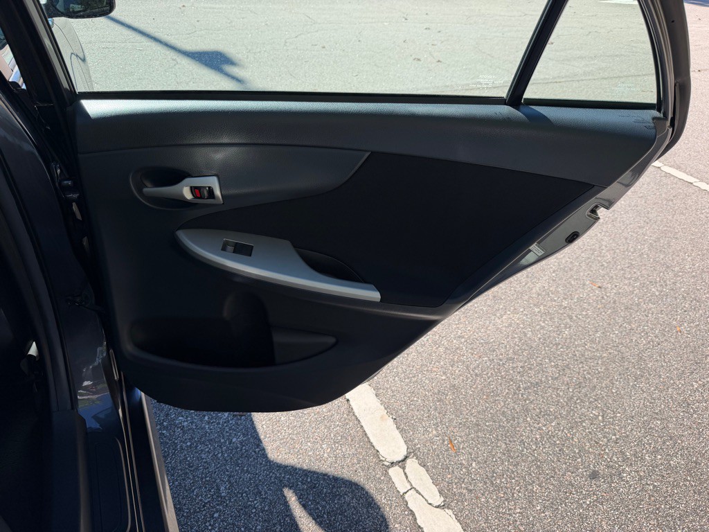 2013 Toyota Corolla Image 24