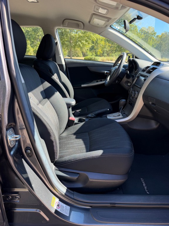 2013 Toyota Corolla Image 25