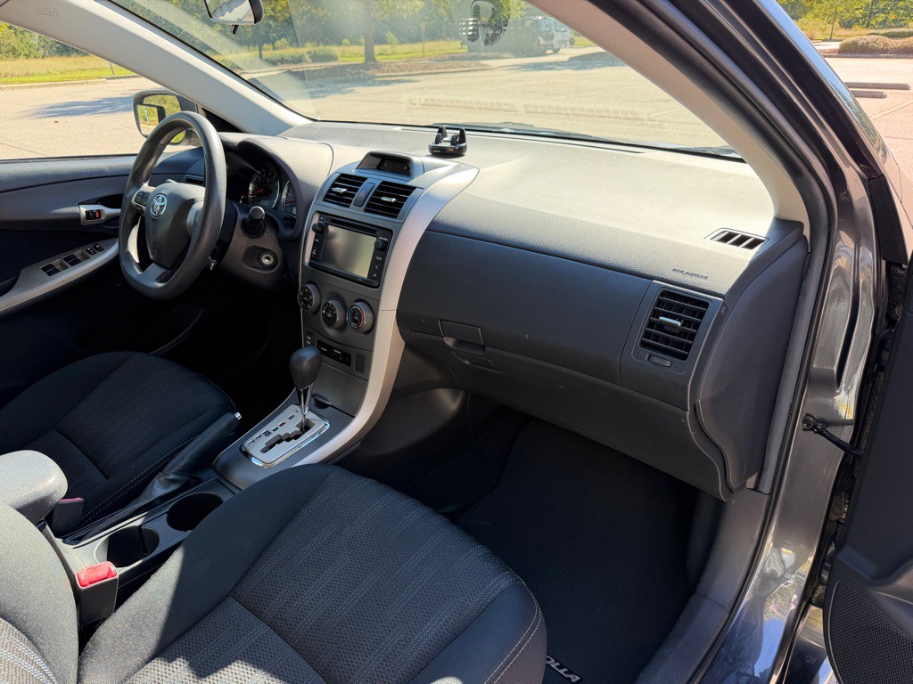 2013 Toyota Corolla Image 27