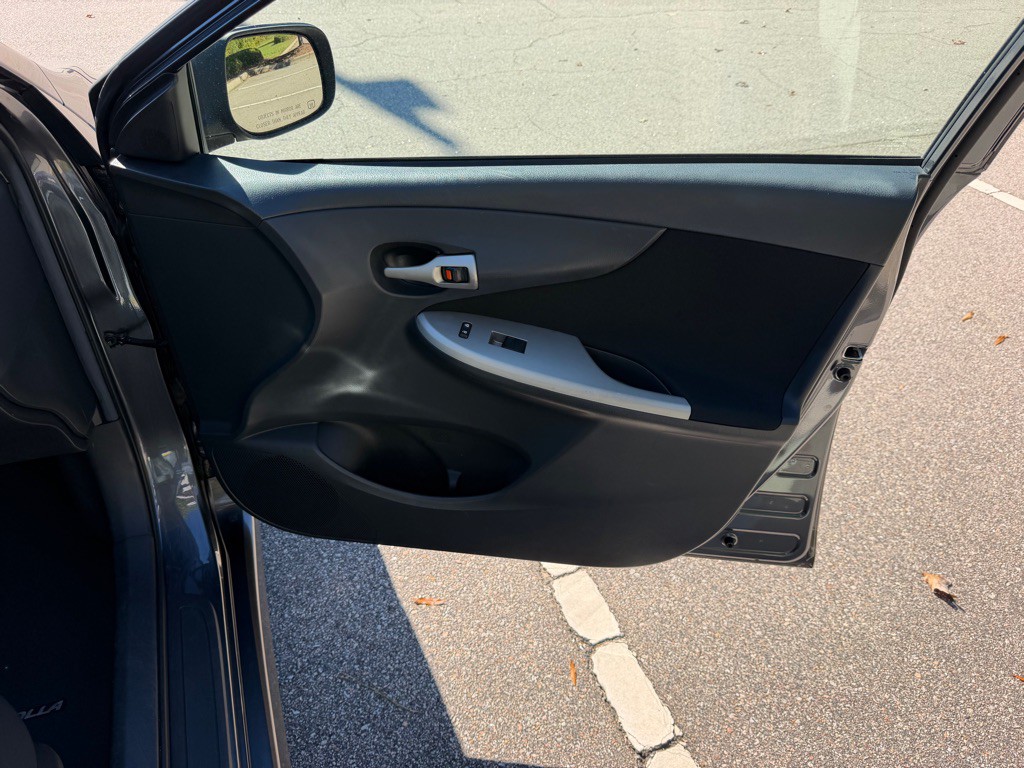 2013 Toyota Corolla Image 28