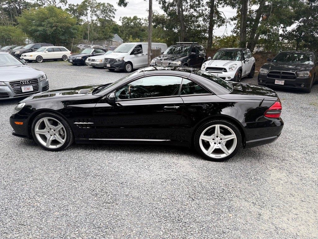 2011 Mercedes-Benz SL-Class Image 2