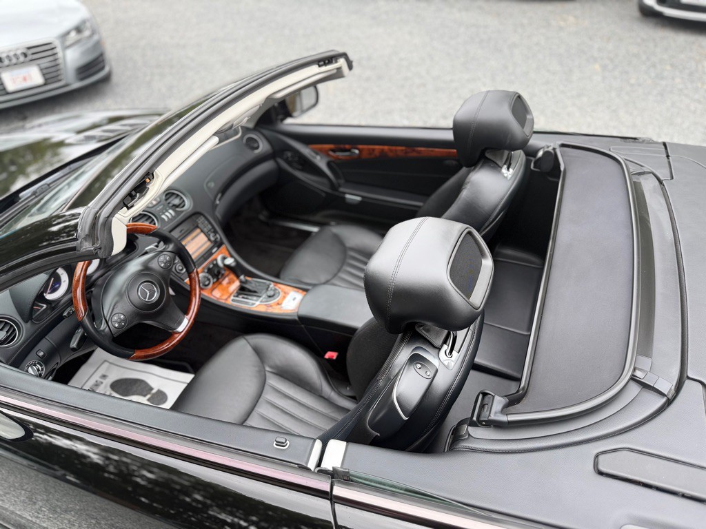 2011 Mercedes-Benz SL-Class Image 25