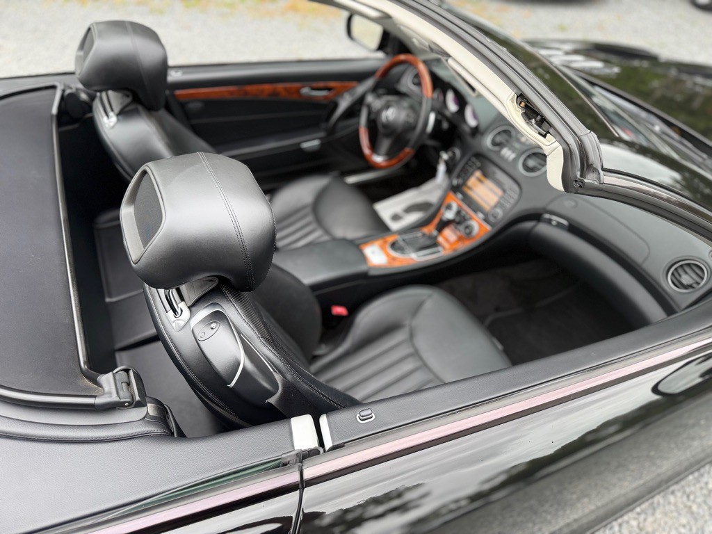 2011 Mercedes-Benz SL-Class Image 26