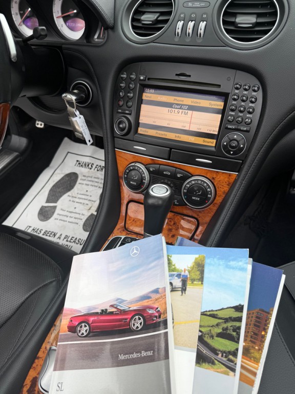 2011 Mercedes-Benz SL-Class Image 34