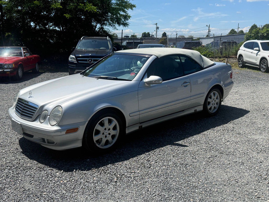 2003 Mercedes-Benz CLK-Class Image 2