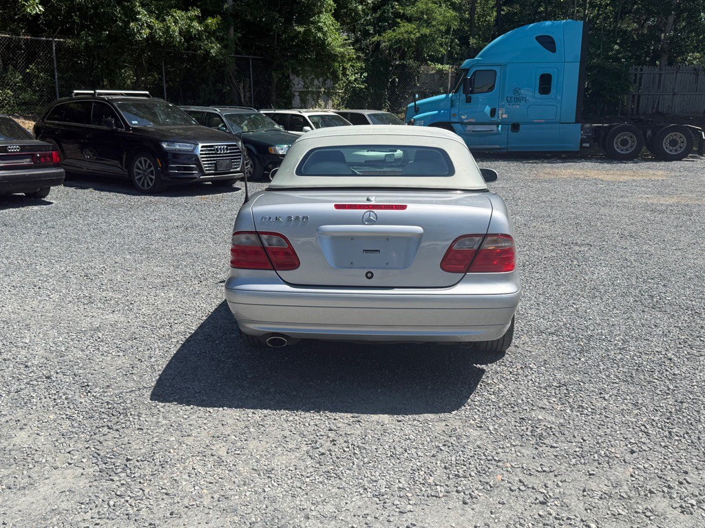 2003 Mercedes-Benz CLK-Class Image 9