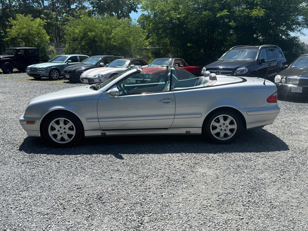 2003 Mercedes-Benz CLK-Class Image 10