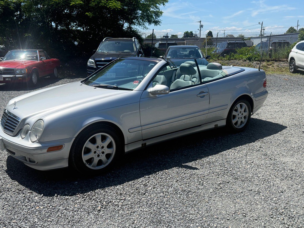 2003 Mercedes-Benz CLK-Class Image 11