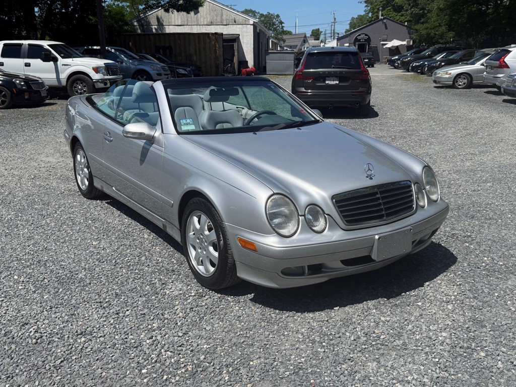 2003 Mercedes-Benz CLK-Class Image 12