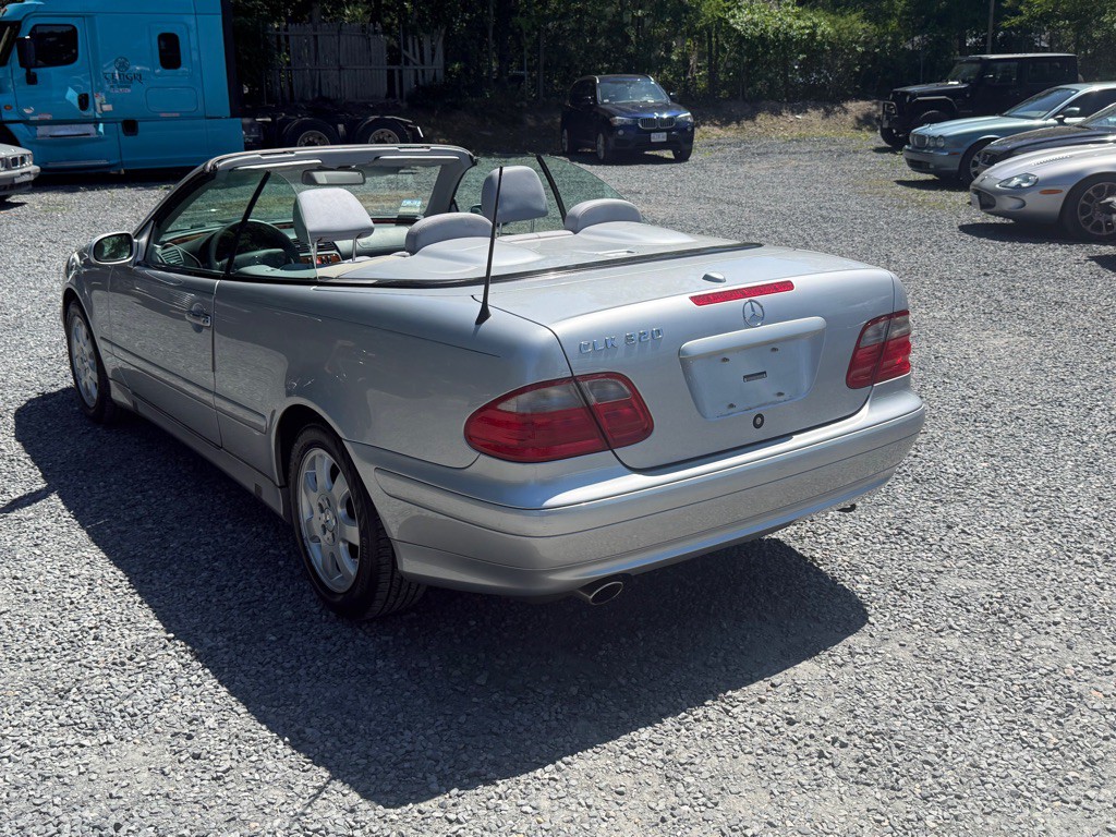 2003 Mercedes-Benz CLK-Class Image 17