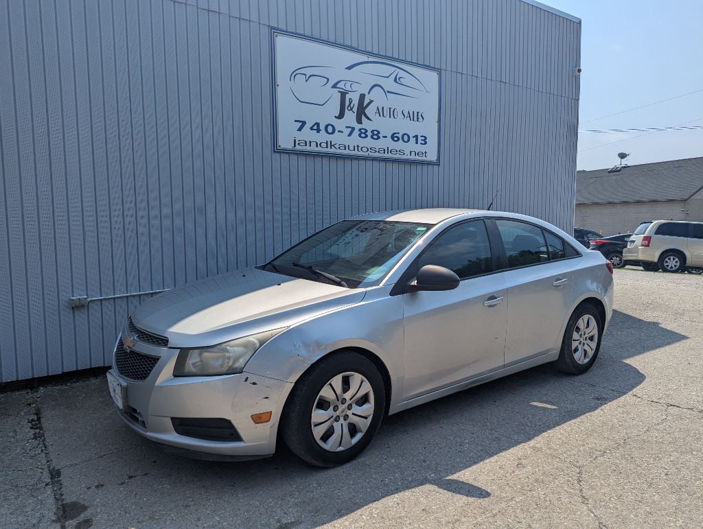 2013 Chevrolet Cruze Image 2