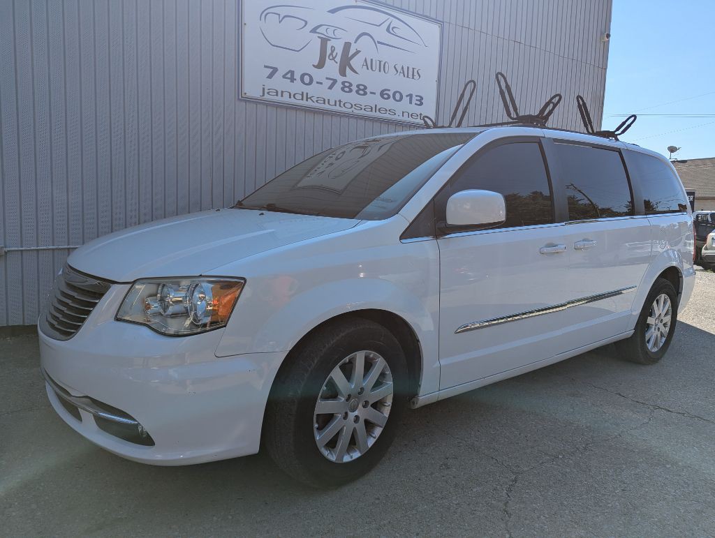 2015 Chrysler Town & Country Image 2