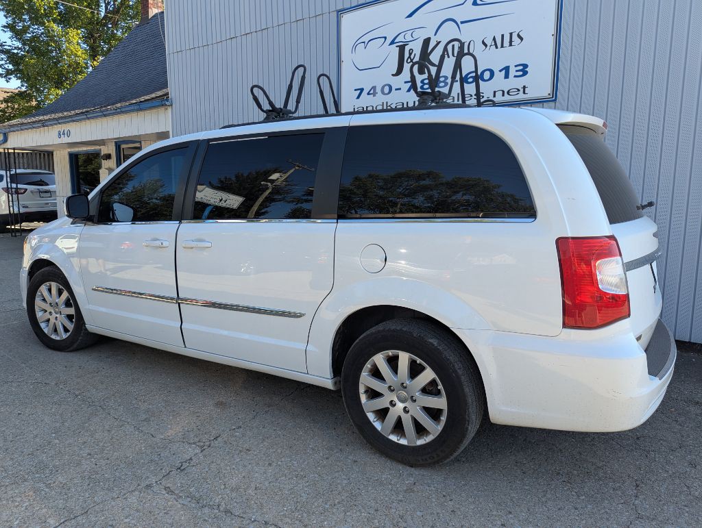 2015 Chrysler Town & Country Image 5
